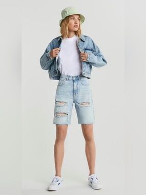 Gina Tricot Light Wash Distressed Denim Shorts
